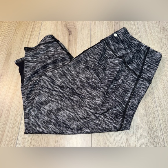 lululemon athletica Pants - Lululemon athletica Gray and black capri crop cropped tights Leggings